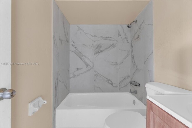 Building Photo - 5807 SW 27th St