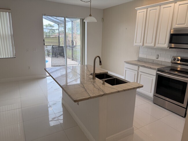 Building Photo - 1112 Pine Ridge Dr