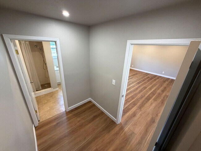 Building Photo - TOTAL REMODEL LARGE BRIGHT 1800sf 3BR/2BA/2GR Cayuga Terrace Home  AVAILABLE NOW