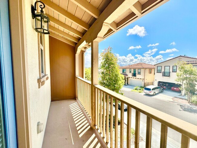 Building Photo - Lovely, Light & Bright, Two-Story, Detached Home in the Desirable Wildgrove Community of Vista!