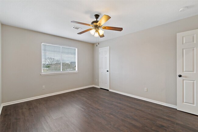 Building Photo - 3505 Stonegate Cir