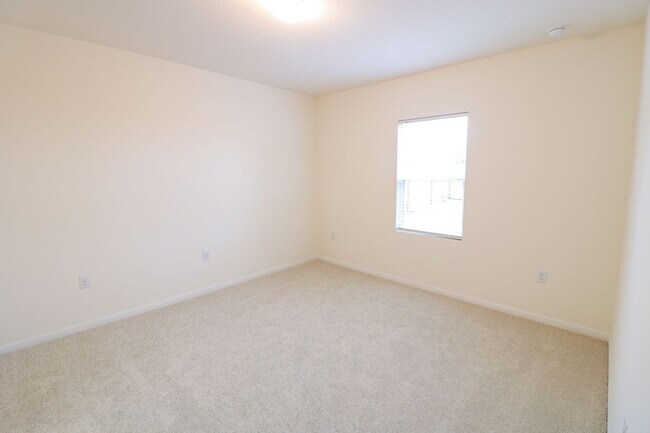 Building Photo - 6416 Routenburn St