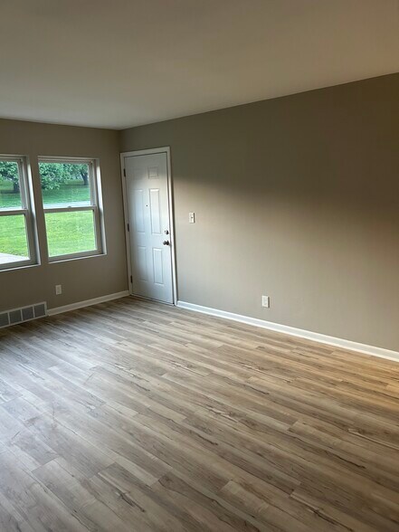 Building Photo - 4402 N 52nd St