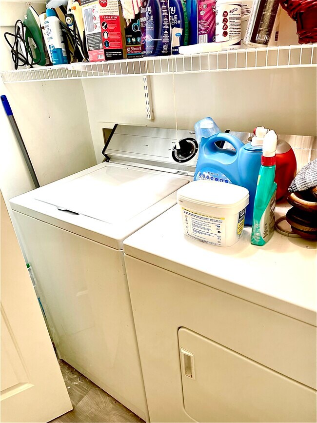 Building Photo - 124 Highridge Dr