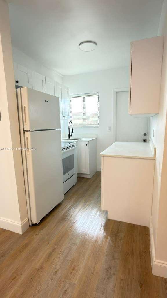 Building Photo - 1980 Biarritz Dr