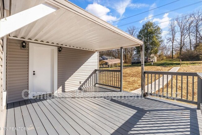 Building Photo - 3615 Lilac Ave