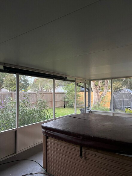 Building Photo - 2616 NW 52nd Ave