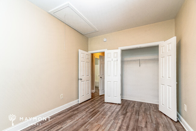 Building Photo - 3-Bedroom Charming Townhome