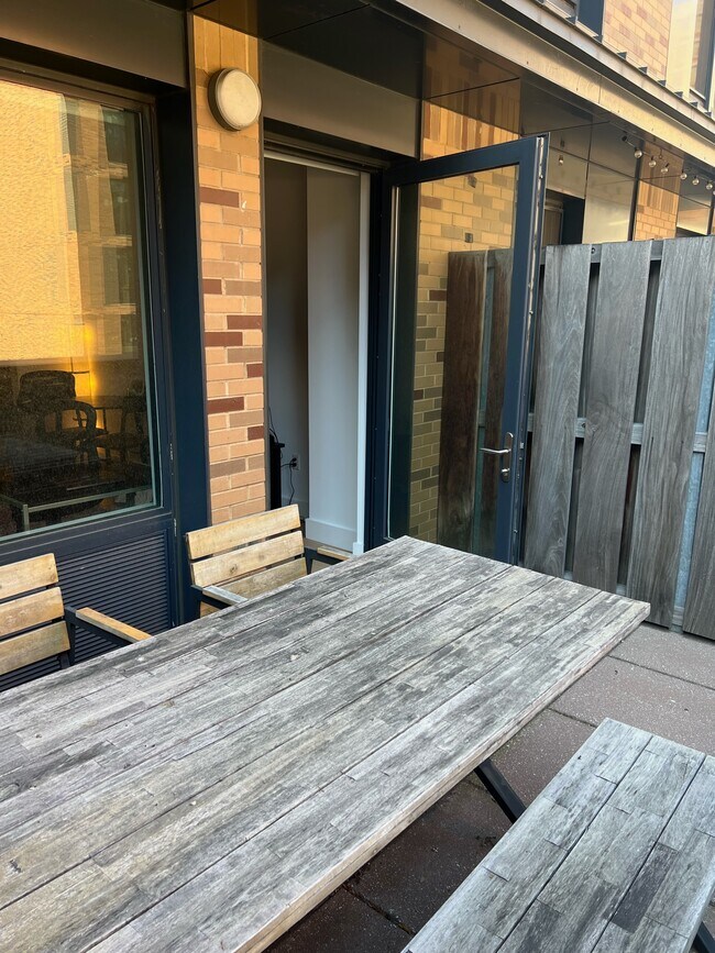 Building Photo - 145 Clinton St