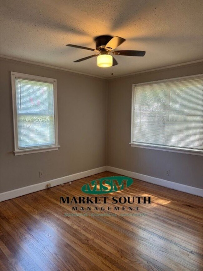 Building Photo - *APPLICATION PENDING!!*  ***ENCHANTING ARDSLEY PARK*****