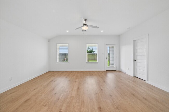 Building Photo - 30039 Gallatin River Ln