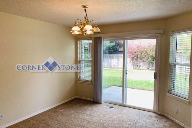 Building Photo - Delightful Home in Columbia Village with B...