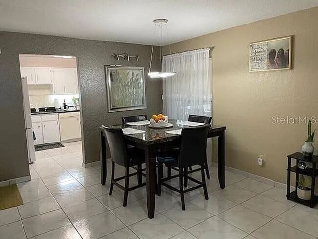 Building Photo - 2 bedrooms and 2 bathrooms Home in Kissimmee