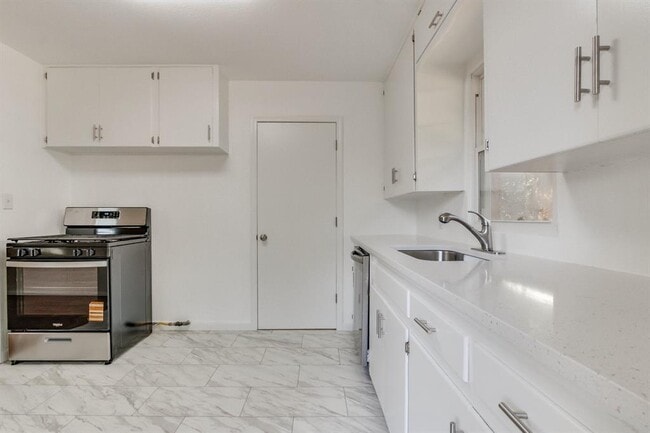 Building Photo - 2725 Texoma Dr