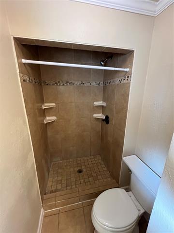 Building Photo - 422 Bella St