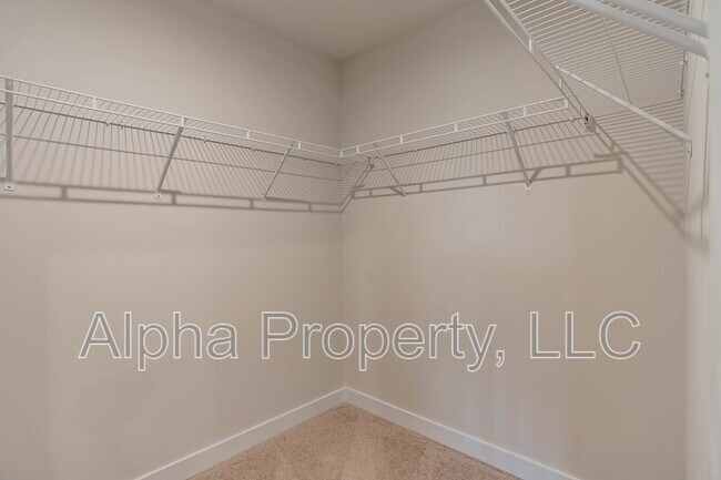 Building Photo - 215 Clearwood Dr