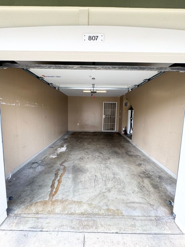 Building Photo - Rarely available 3/2.5 townhome in Kapolei!