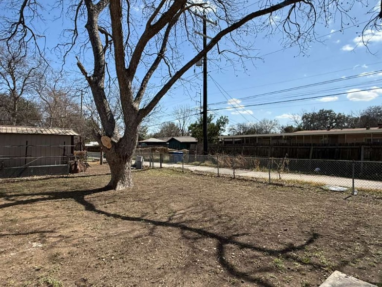 Building Photo - 230 Craigmont Ln