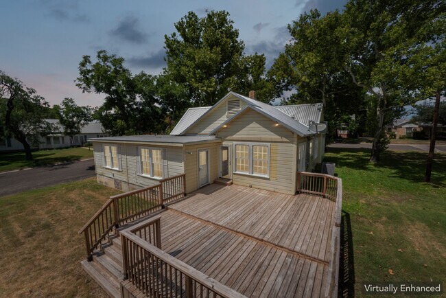 Building Photo - 3/2 Remodeled Home in Lampasas