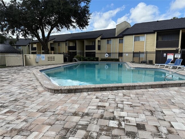 Building Photo - 910 Lake Destiny Rd