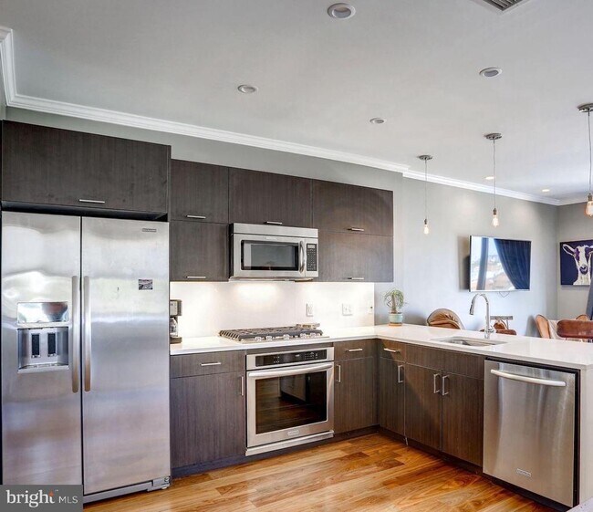 Building Photo - 1350 Maryland Ave NE