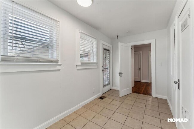 Building Photo - 1143 Fountain Dr SW