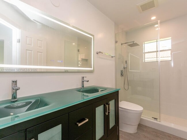 Building Photo - 381 Cameron Dr