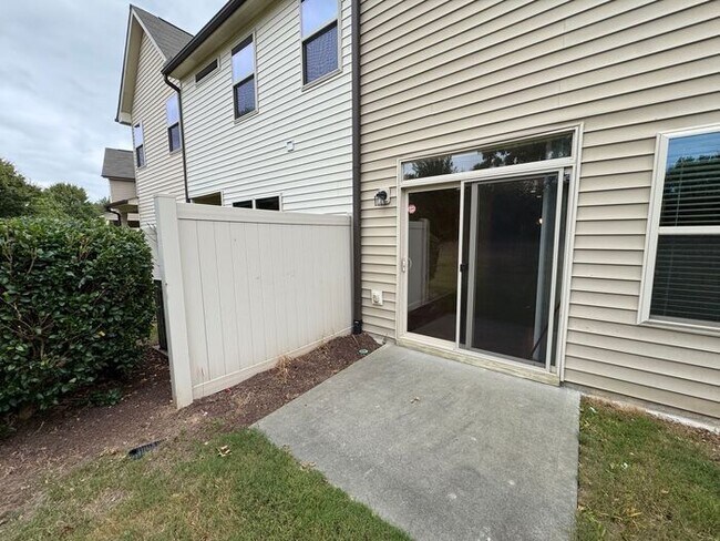 Building Photo - Spacious Durham Townhome Minutes from RTP ...