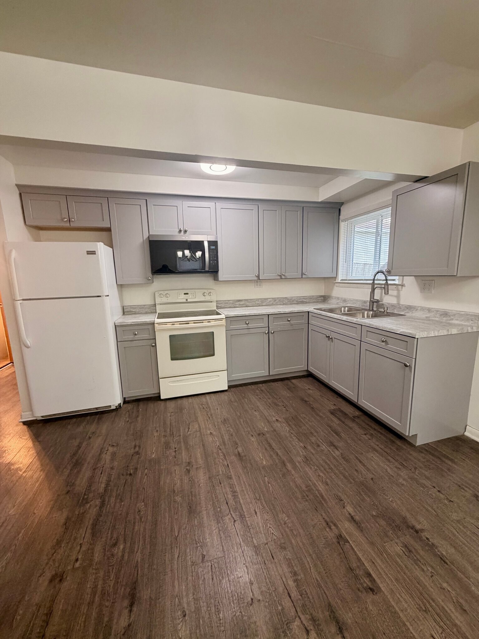 Building Photo - 228 Trask St