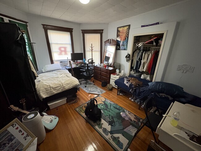 Building Photo - 218 Easton Ave