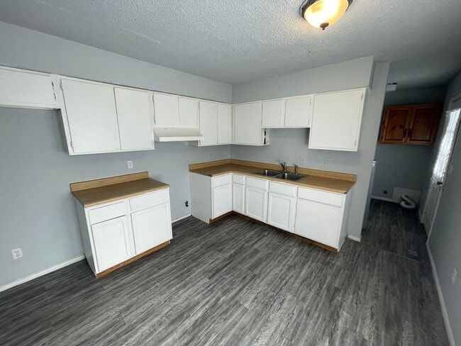 Building Photo - 924 Blueridge-