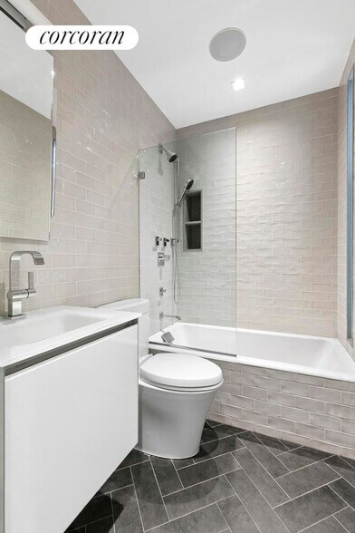 Building Photo - 101 W 79th St