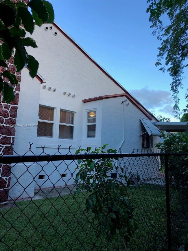 Building Photo - 76 NE 48th St