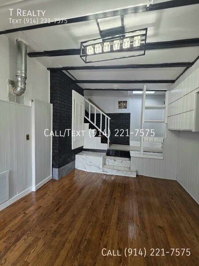 Building Photo - 14 Thurman St