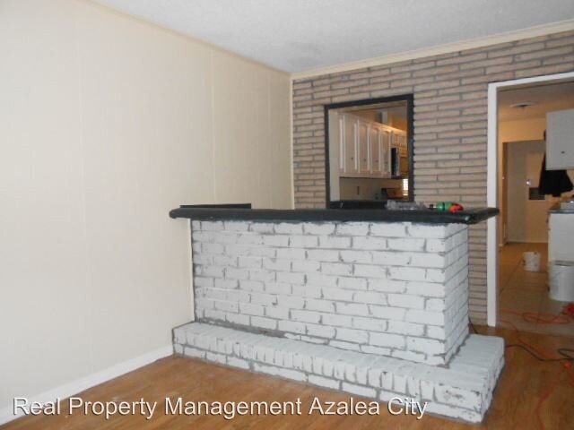 Building Photo - 3 br, 1.5 bath House - 605 Pineridge Place