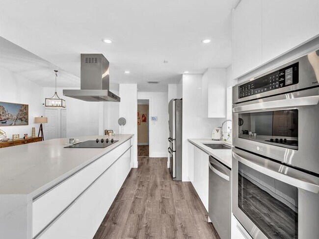 Building Photo - 9831 SW 58th Ct