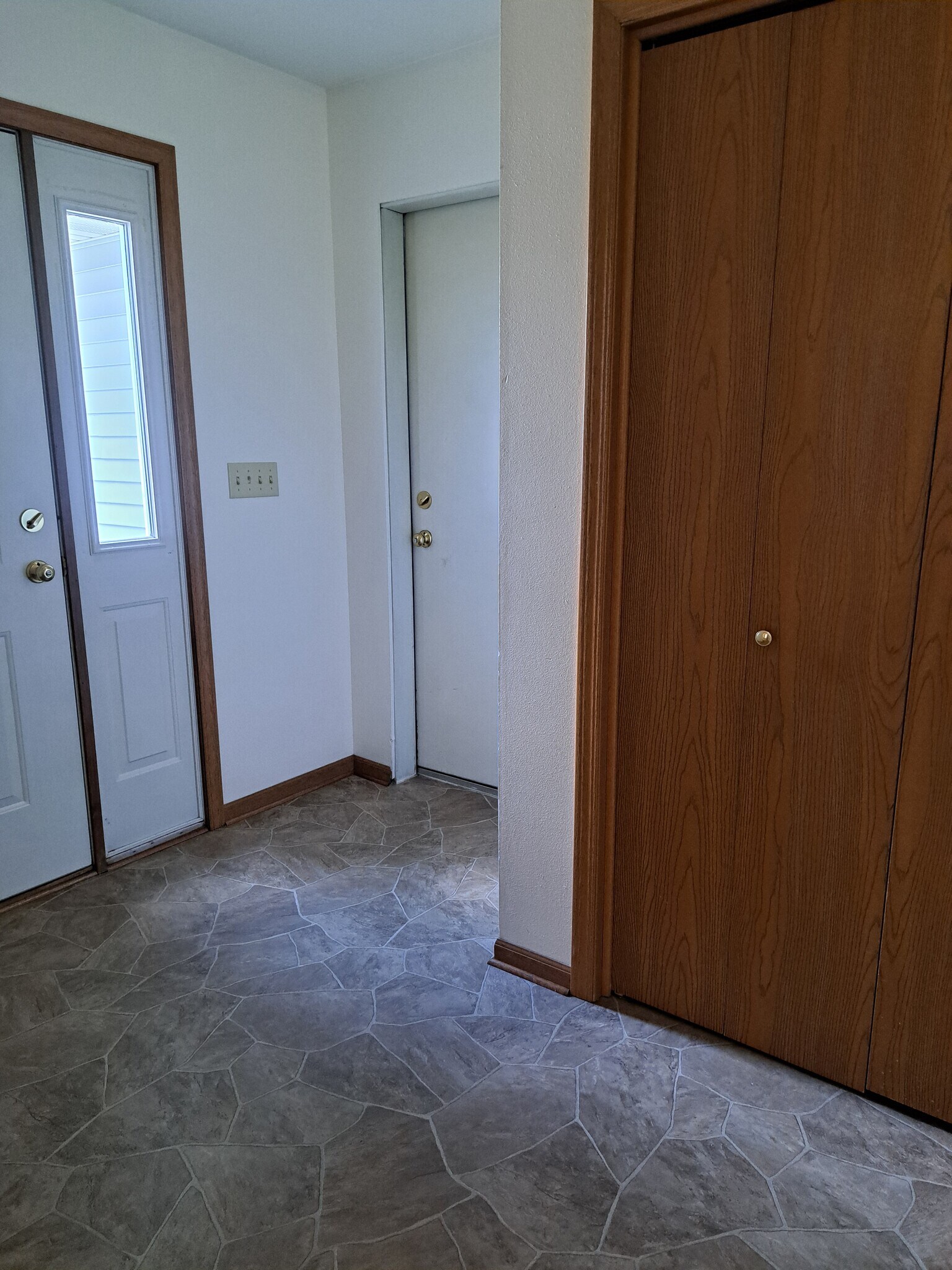 Building Photo - 586 Athletic Way