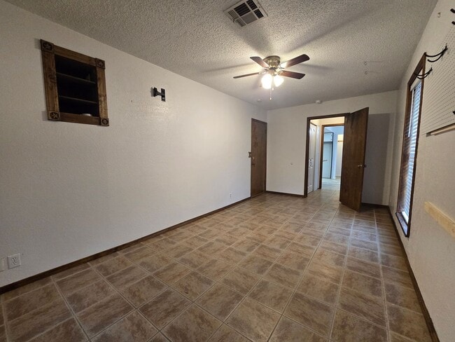 Building Photo - 4 bedroom 2 bath home in Seminole!
