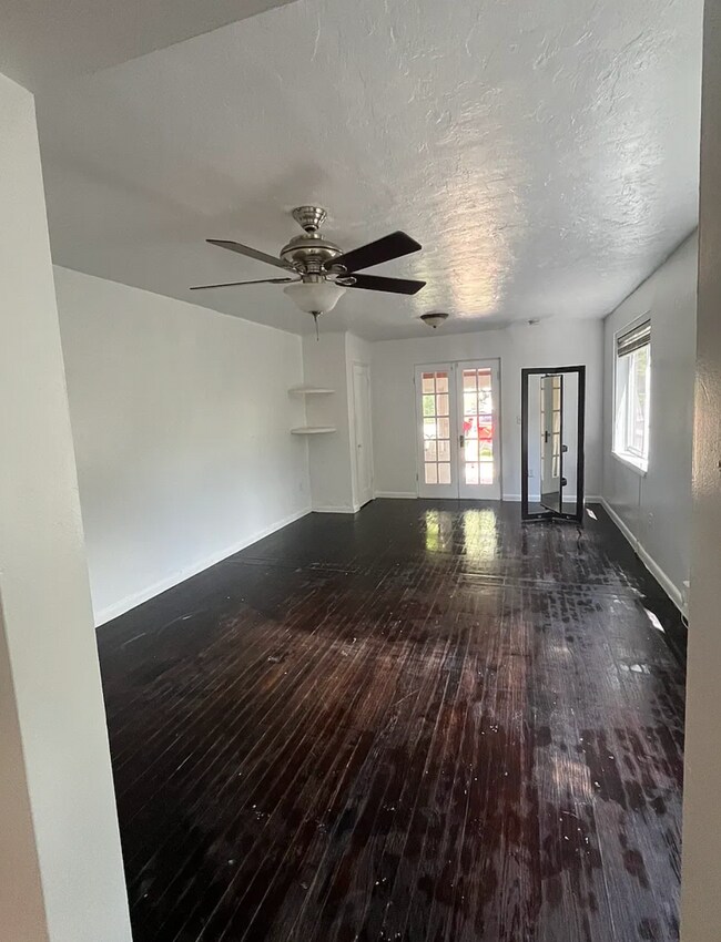 Building Photo - 160 NE 87th St
