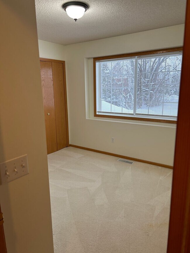 Building Photo - 9326 Inland Ln N