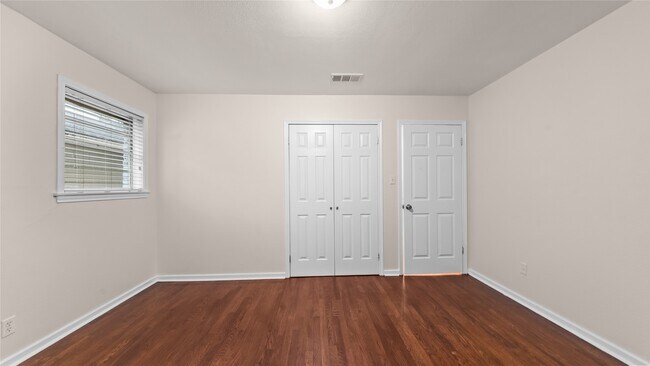 Building Photo - 9643 Val Verde St