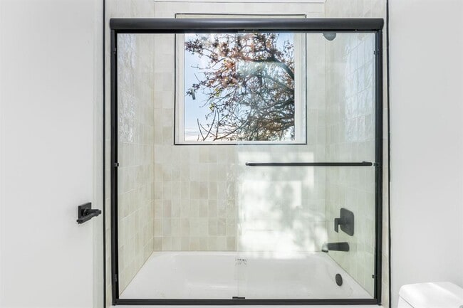 Building Photo - 1205 Perez St