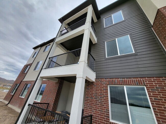 Building Photo - 3325 W 1830 N
