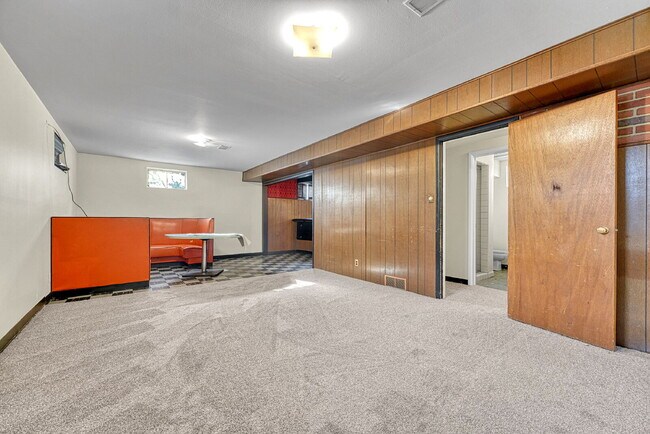 Building Photo - $2,595, 3-bed, 2-bath located in Denver.