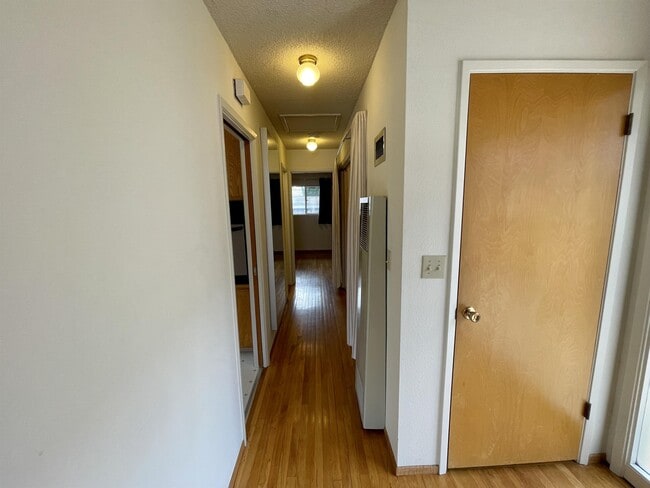 Building Photo - 1210 Chanticleer Ave