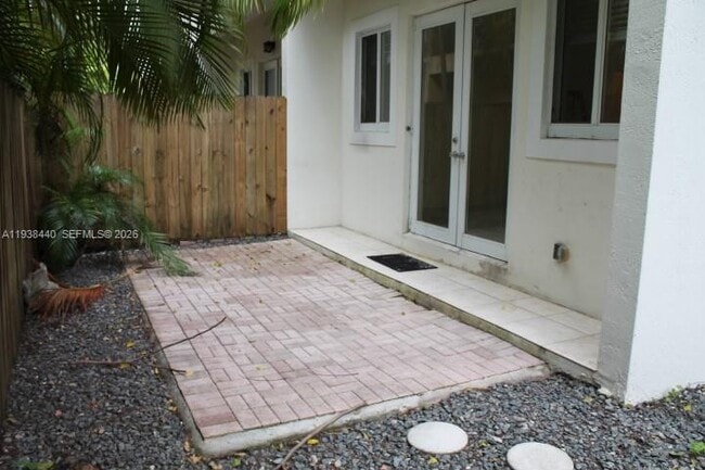 Building Photo - 2945 Coconut Ave