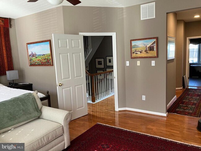 Building Photo - 913 Pleasant Dr