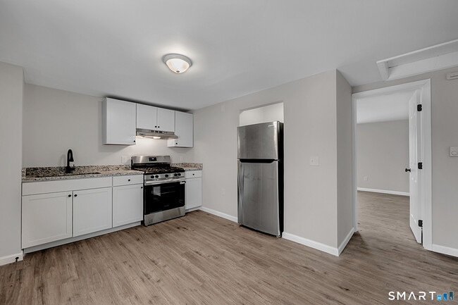 Building Photo - 8 Bancroft St