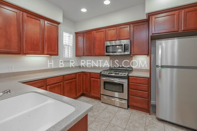 Building Photo - Cambridge Place - Charming 3-Bedroom with ...