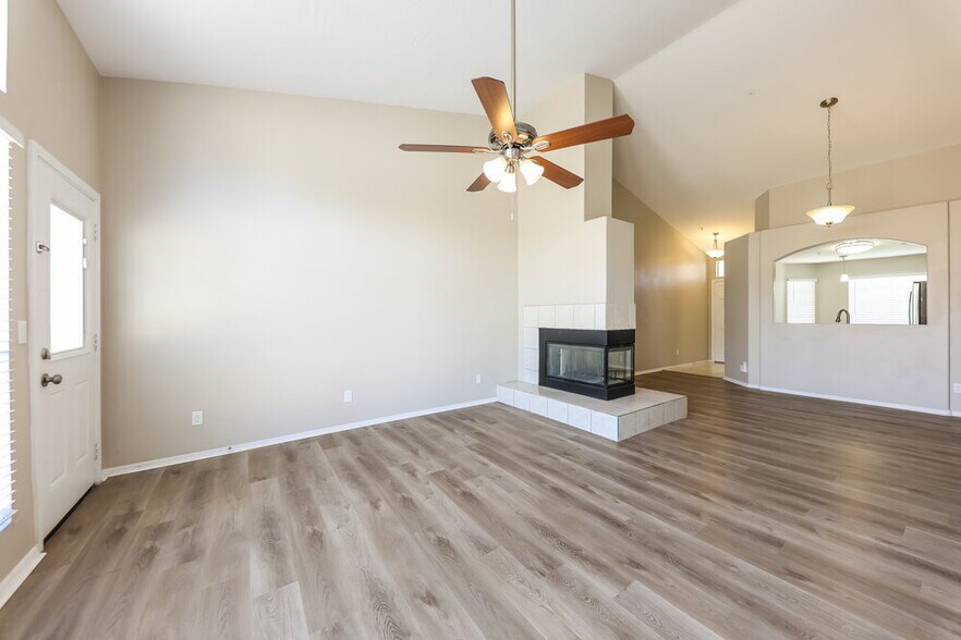 Building Photo - 8944 E Gail Rd